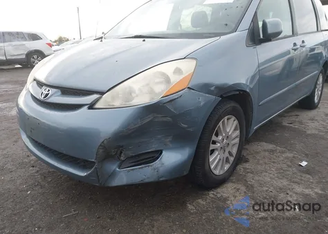 2010 Toyota Sienna Xle z USA, uszkodzony, nr VIN 5TDDK4CC3AS032884